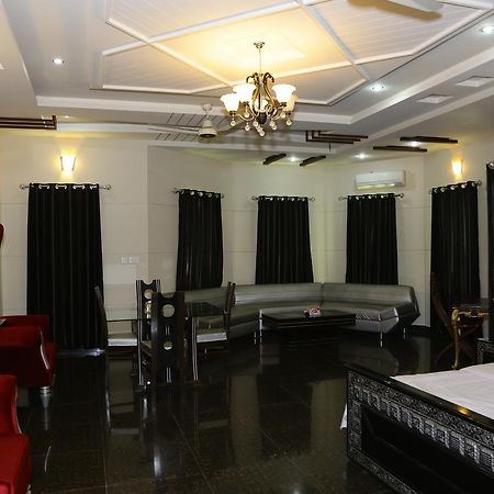 Midway Hotel & Restaurant Sadiqabad Extérieur photo