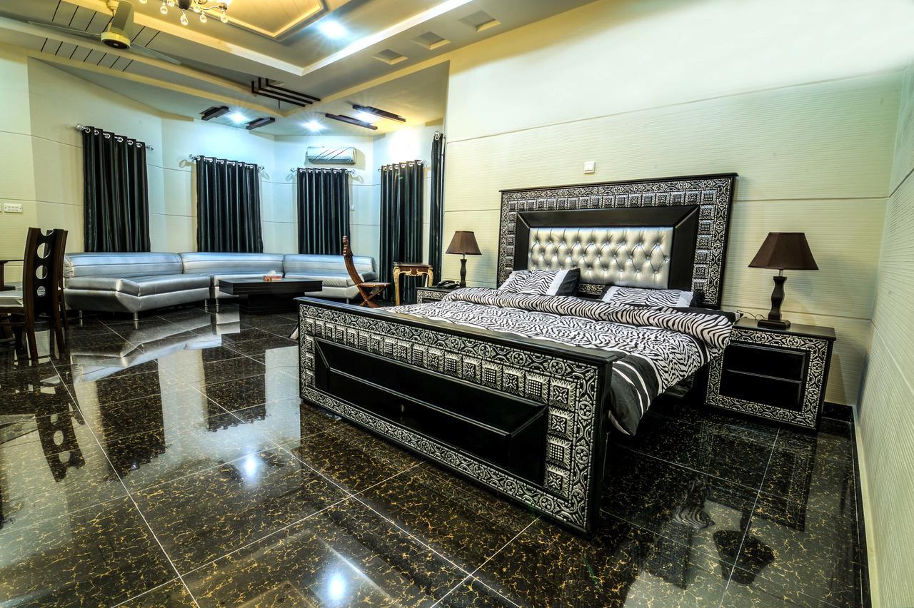 Midway Hotel & Restaurant Sadiqabad Extérieur photo