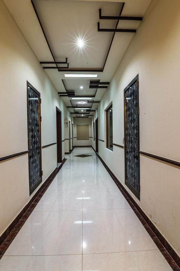 Midway Hotel & Restaurant Sadiqabad Extérieur photo