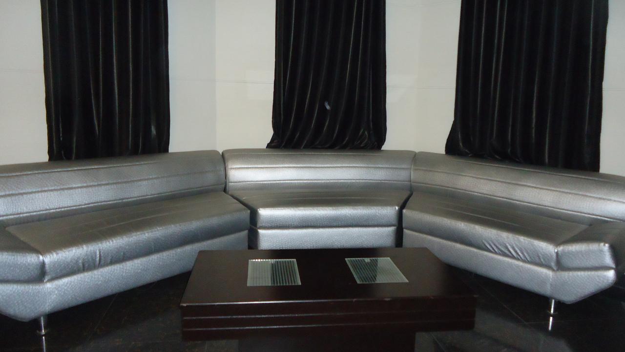 Midway Hotel & Restaurant Sadiqabad Extérieur photo