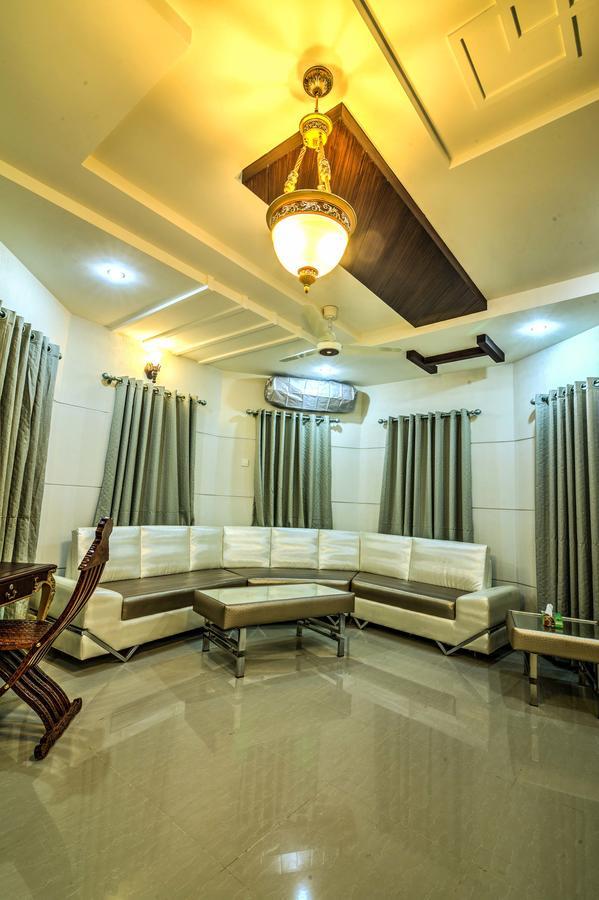 Midway Hotel & Restaurant Sadiqabad Extérieur photo