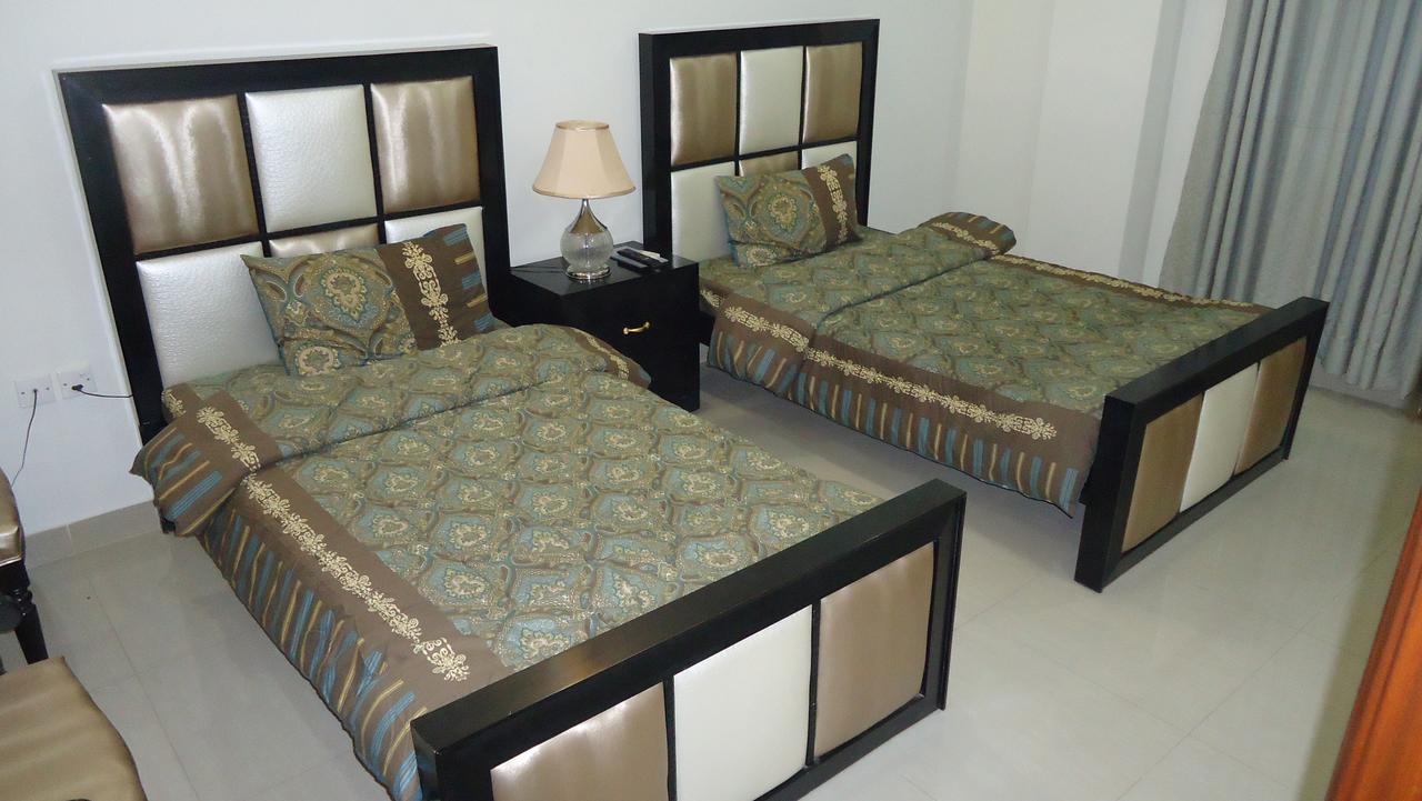 Midway Hotel & Restaurant Sadiqabad Extérieur photo