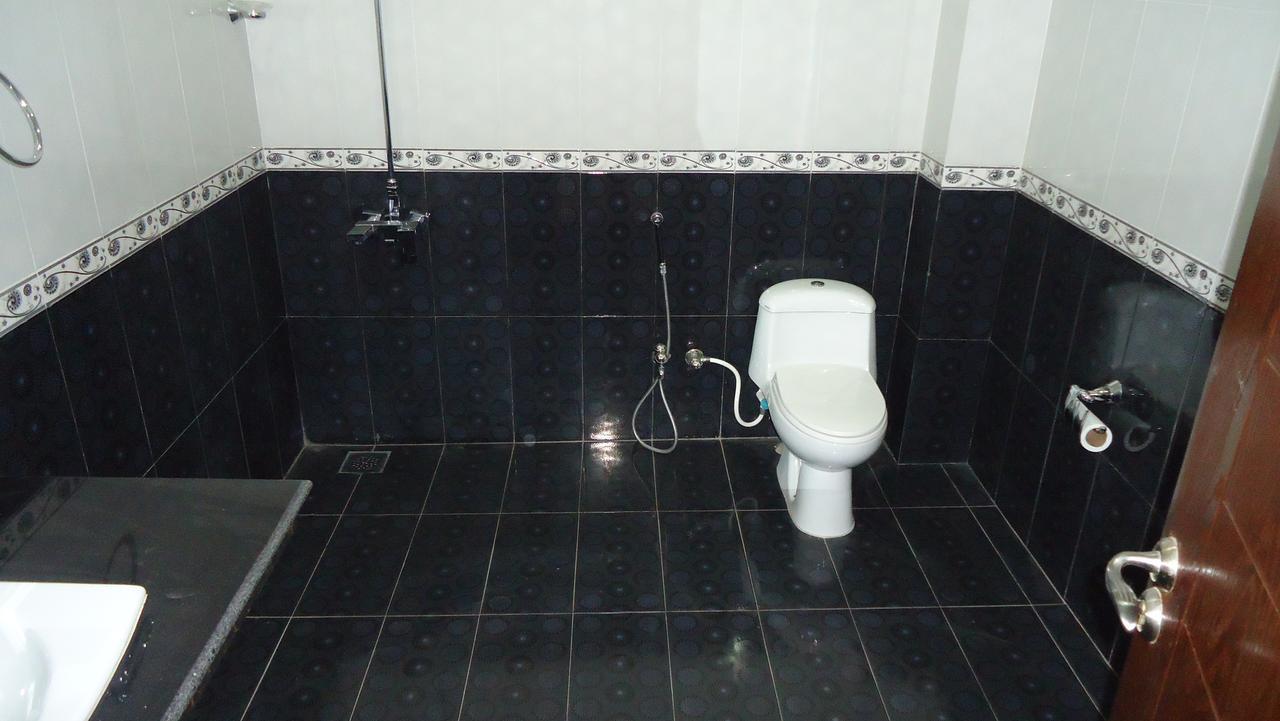 Midway Hotel & Restaurant Sadiqabad Extérieur photo