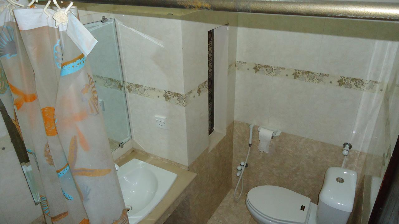 Midway Hotel & Restaurant Sadiqabad Extérieur photo