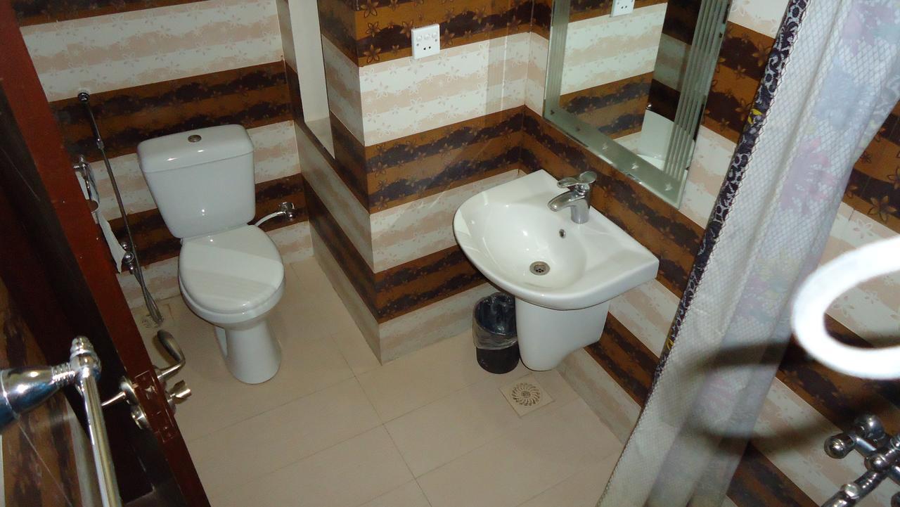 Midway Hotel & Restaurant Sadiqabad Extérieur photo