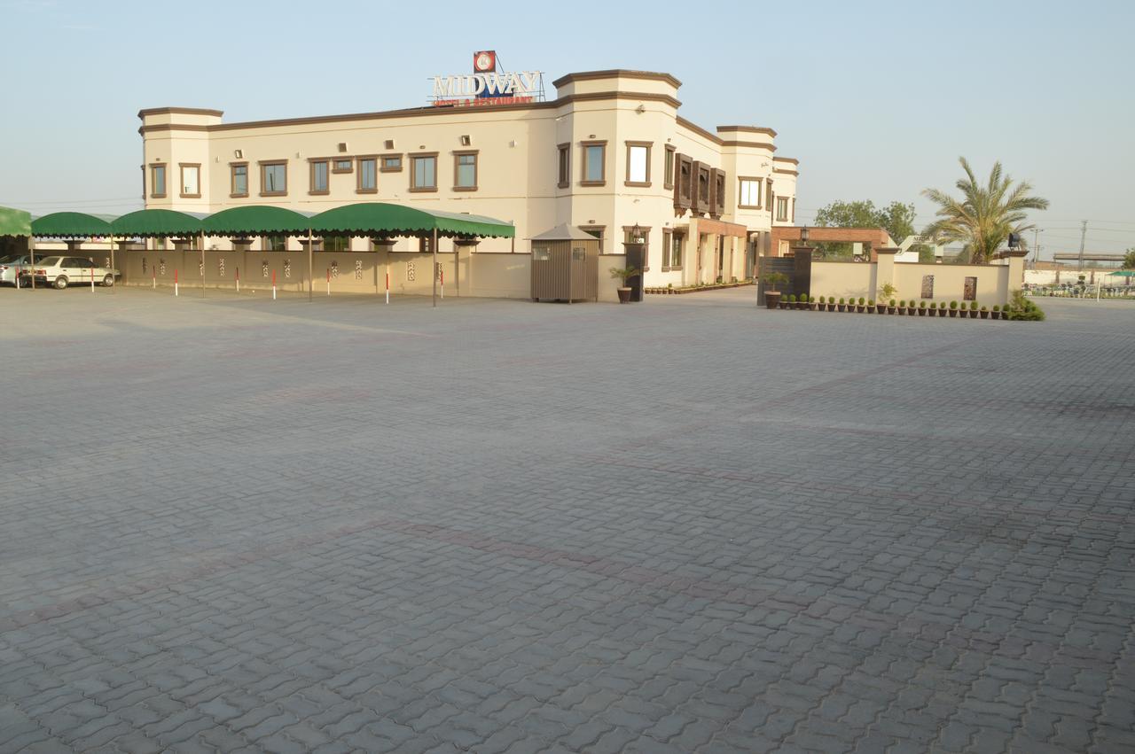 Midway Hotel & Restaurant Sadiqabad Extérieur photo