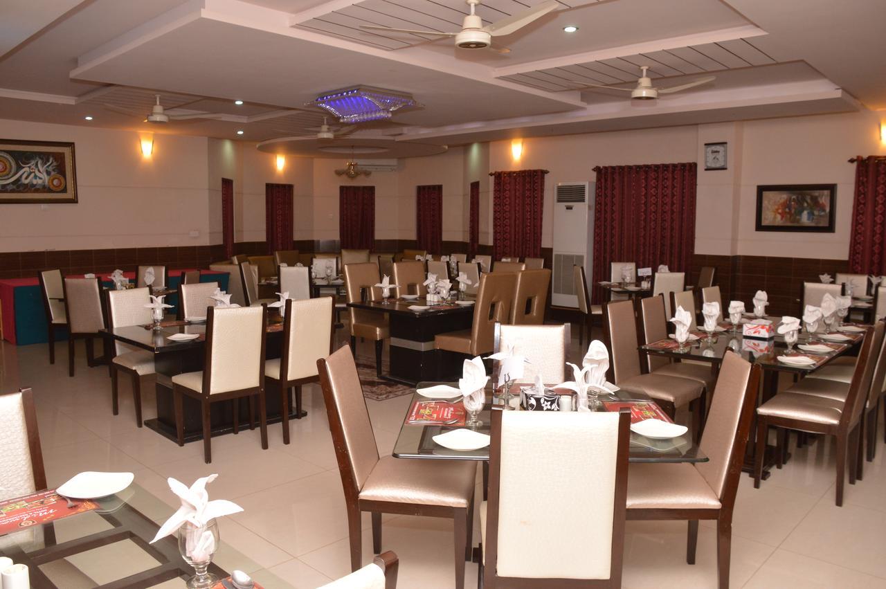 Midway Hotel & Restaurant Sadiqabad Extérieur photo