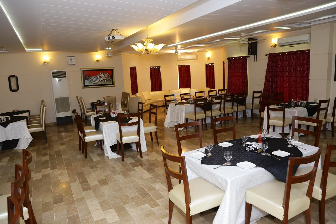 Midway Hotel & Restaurant Sadiqabad Extérieur photo