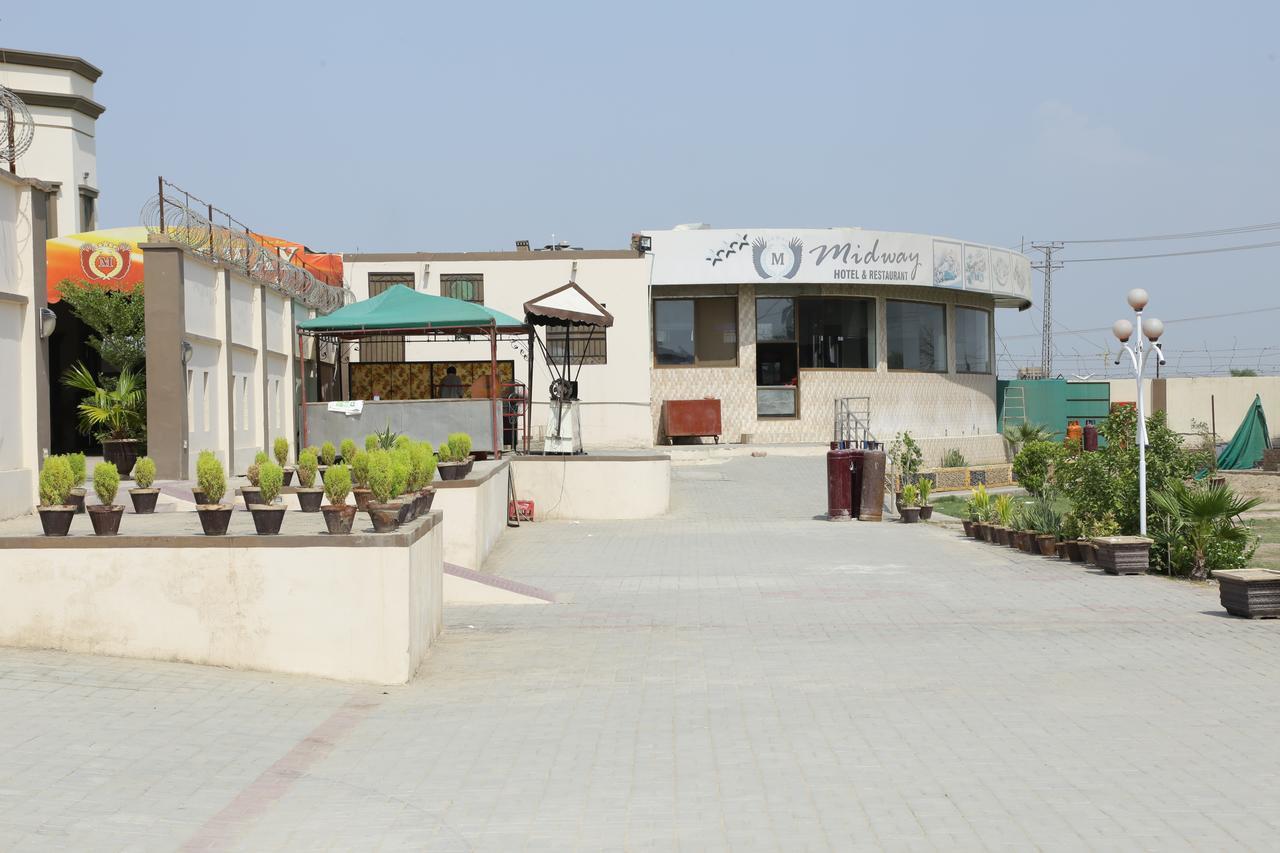 Midway Hotel & Restaurant Sadiqabad Extérieur photo