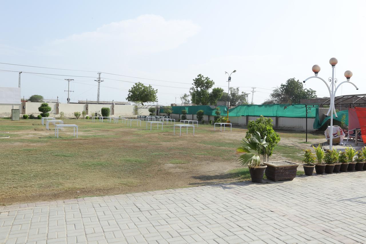 Midway Hotel & Restaurant Sadiqabad Extérieur photo