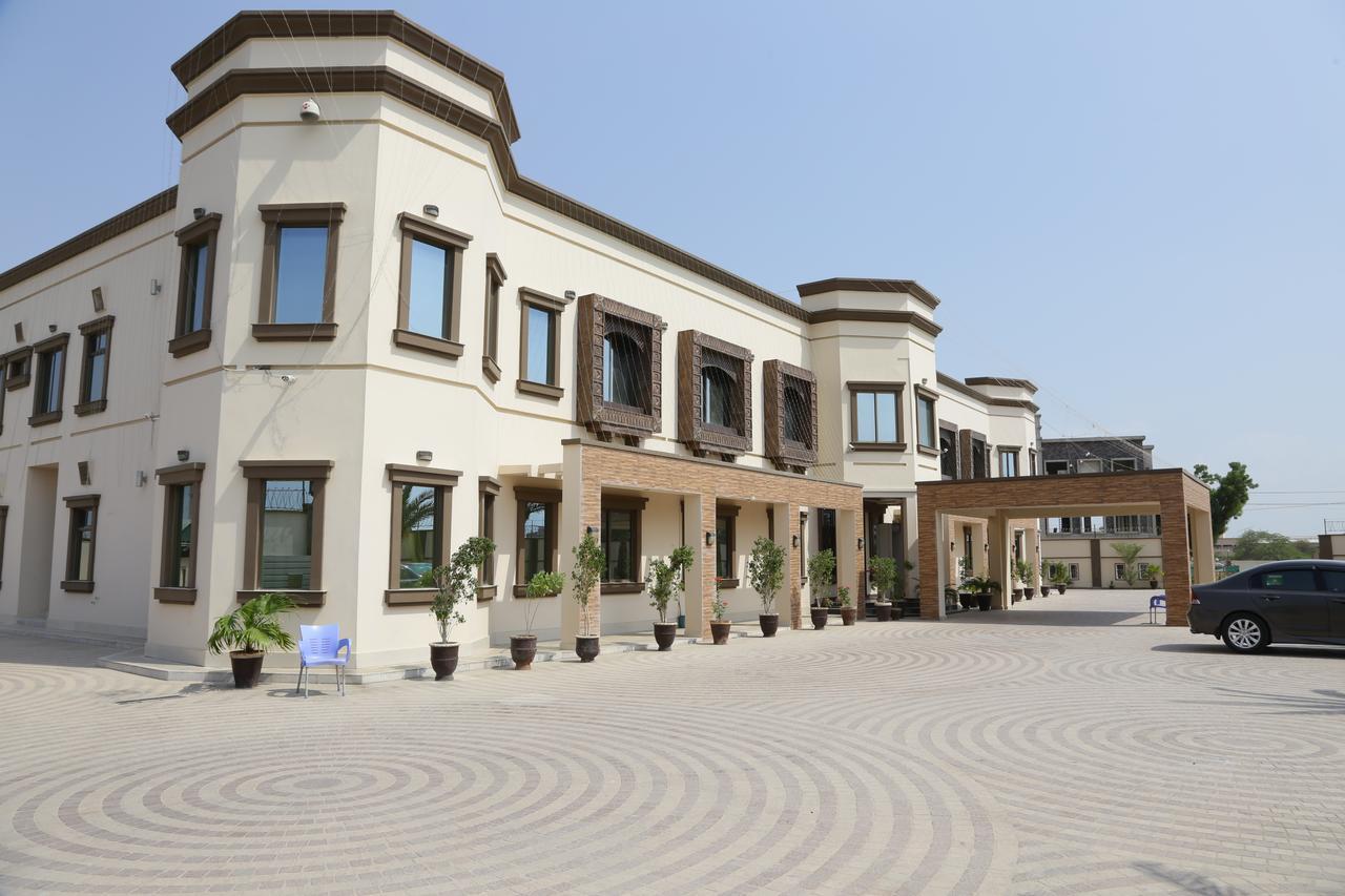 Midway Hotel & Restaurant Sadiqabad Extérieur photo