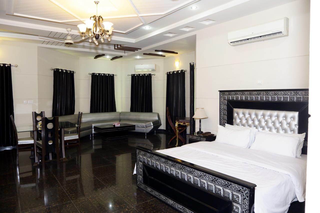 Midway Hotel & Restaurant Sadiqabad Extérieur photo